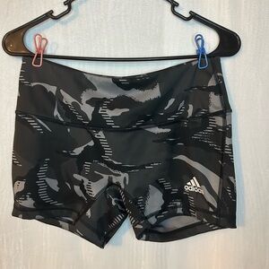 Adidas Shorts- medium - primegreen Aeroready black camo